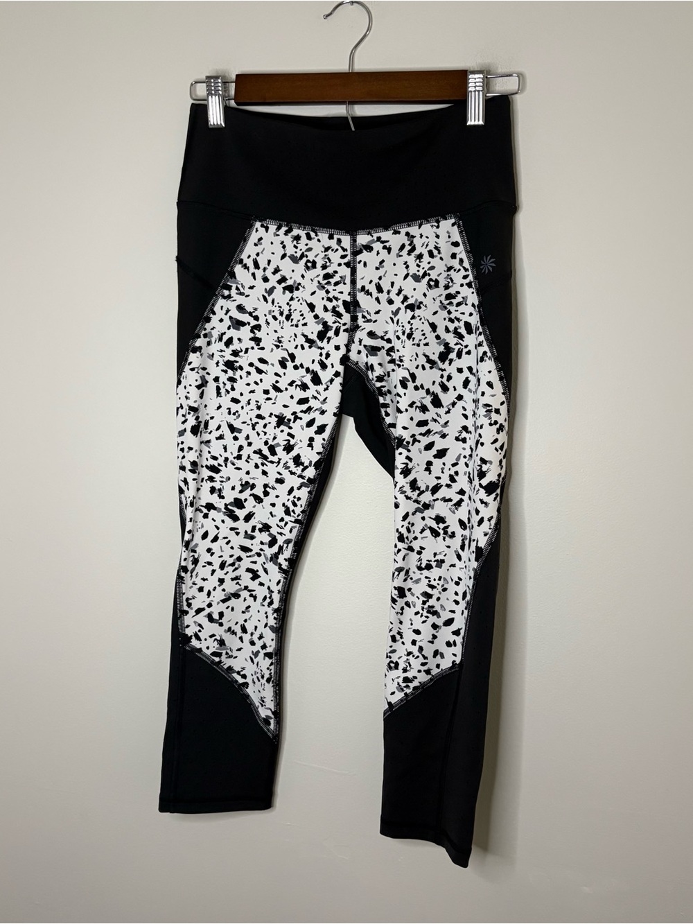 Athleta Women’s Small Black White Leggings Breathable Gym Yoga Capri Workout
